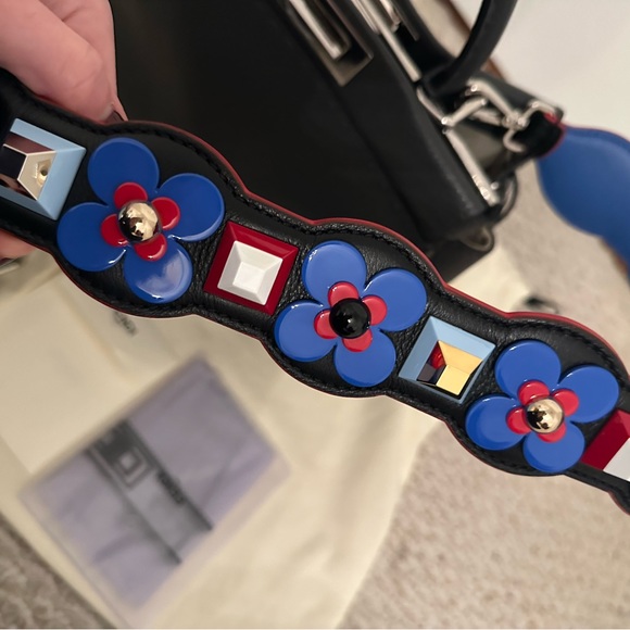 Fendi Vitello Seta Medium Peekaboo Iconic Satchel In Carbone - Picture 6 of 6